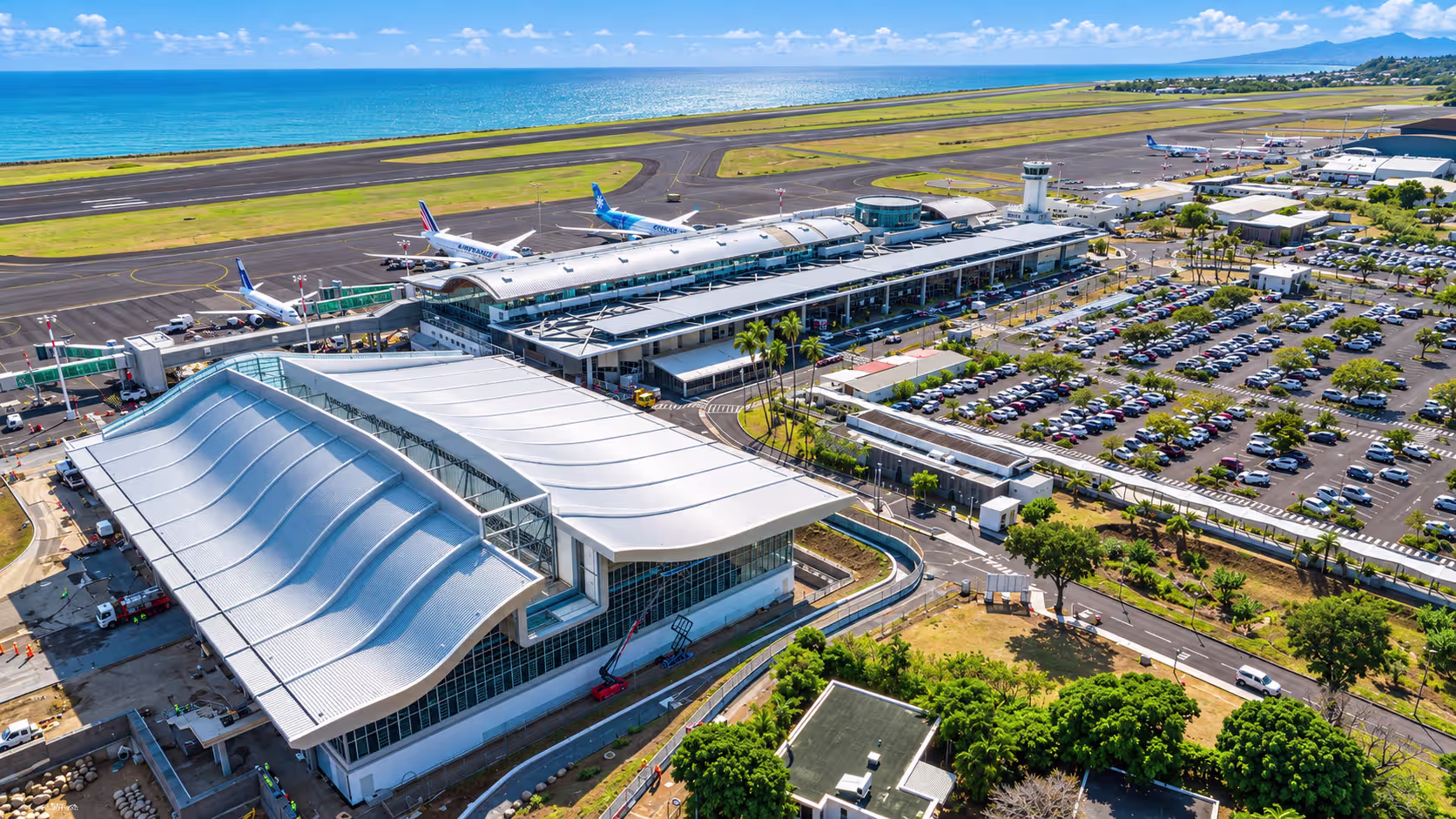 Aéroport Roland Garros, La Réunion